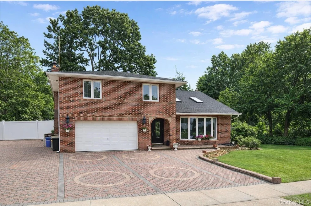 Unit for sale at 48 Robin Lane, Oyster Bay, NY 11803