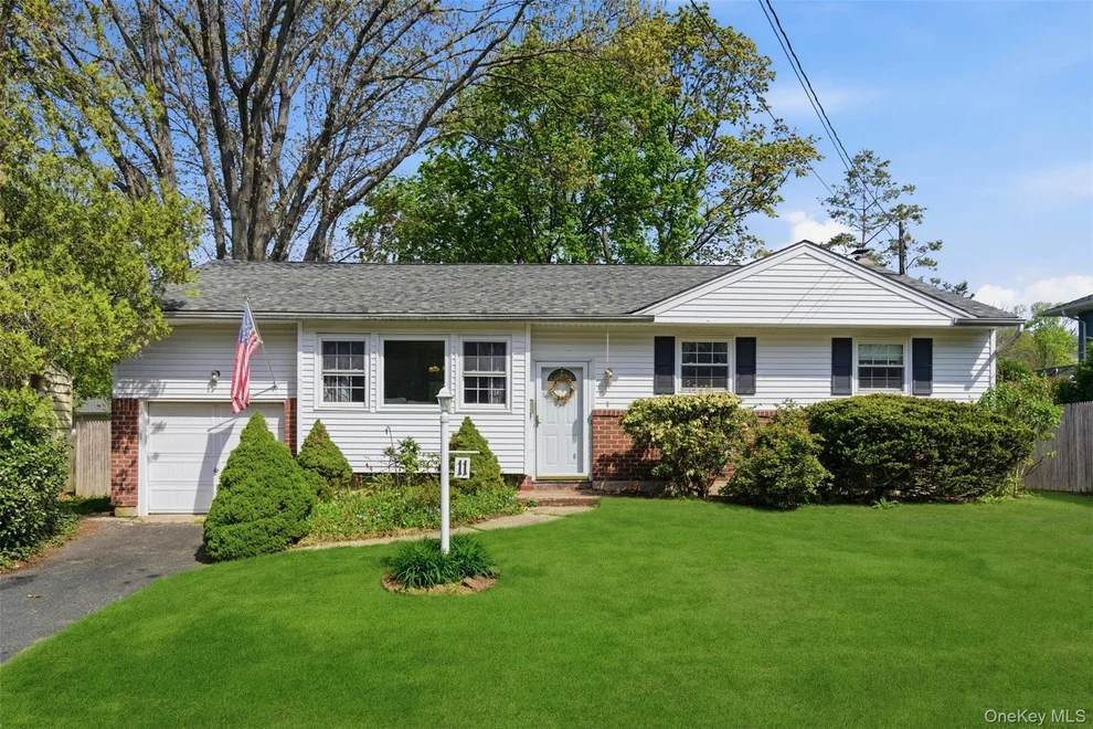 Unit for sale at 11 Roxanne Court, Huntington, NY 11746