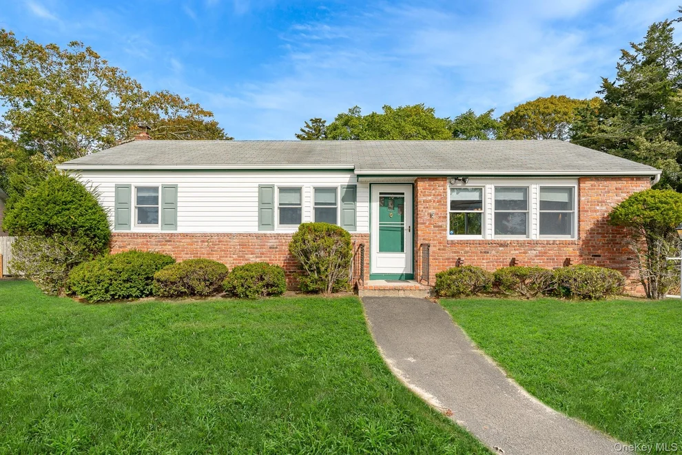Unit for sale at 10 Argonne Road W, Southampton, NY 11946