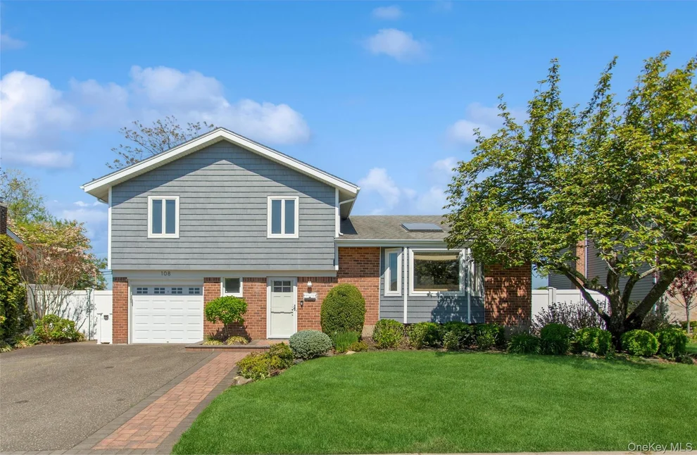 Unit for sale at 108 Wayne Street, Oyster Bay, NY 11753