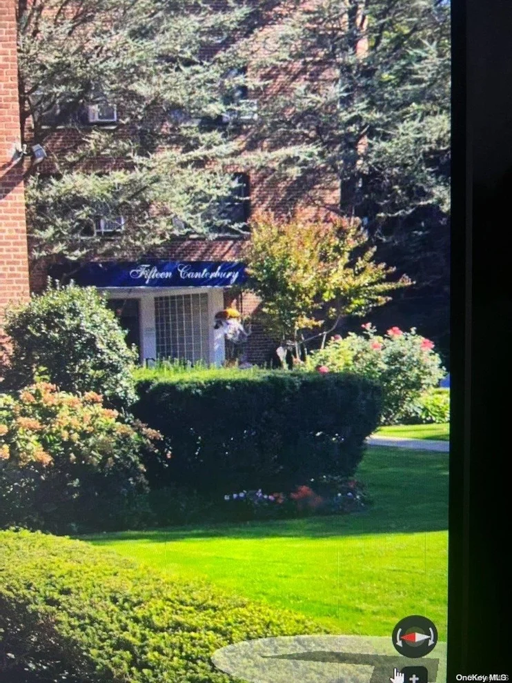 Unit for sale at 15 Canterbury, North Hempstead, NY 11021