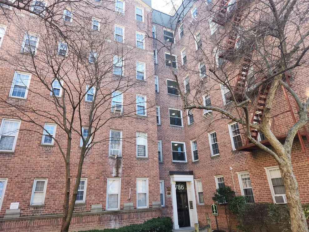 Unit for sale at 786 Bronx River Road, Yonkers, NY 10708