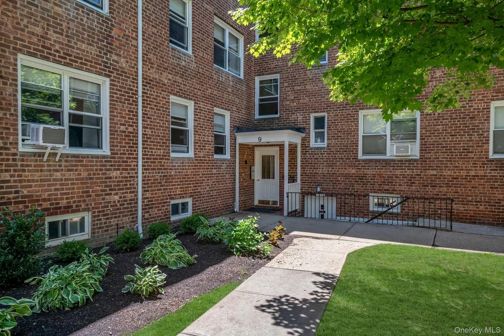 Unit for sale at 9 Edwards, North Hempstead, NY 11577