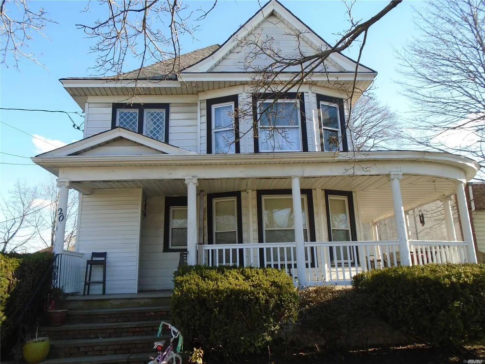 Unit for sale at 20 Richard Street, Oyster Bay, NY 11735