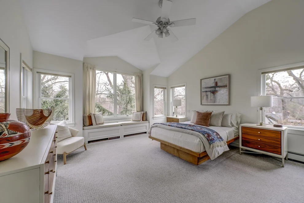 Unit for sale at 29 Locust Avenue, North Hempstead, NY 11050