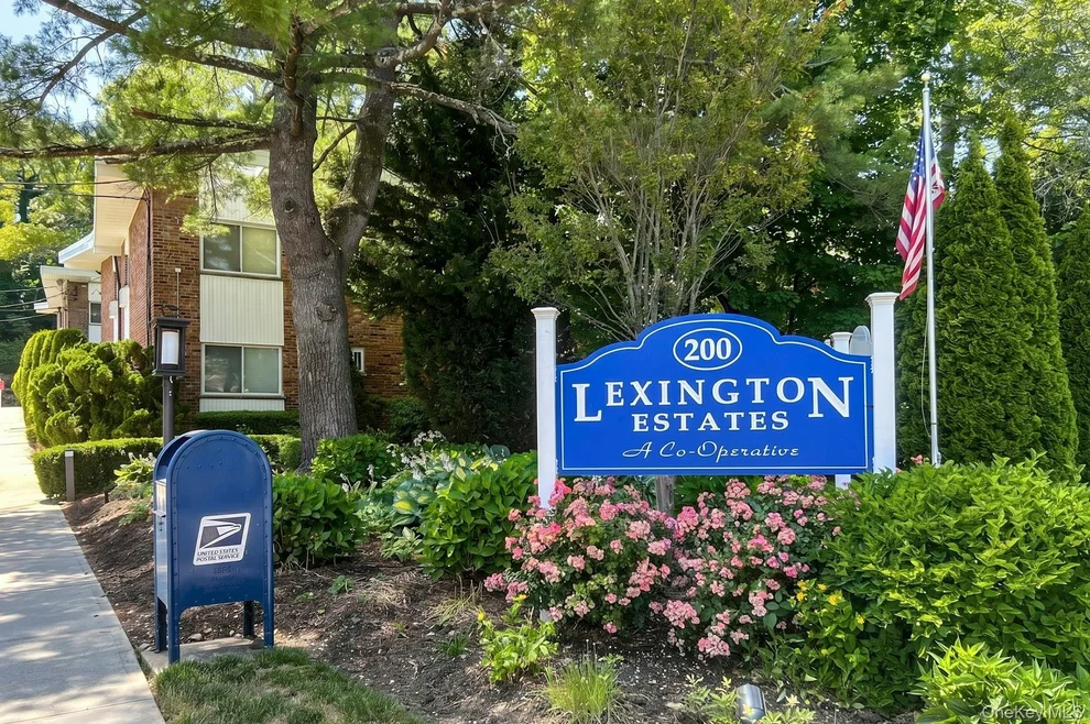 Unit for sale at 200 Lexington Avenue, Oyster Bay, NY 11771
