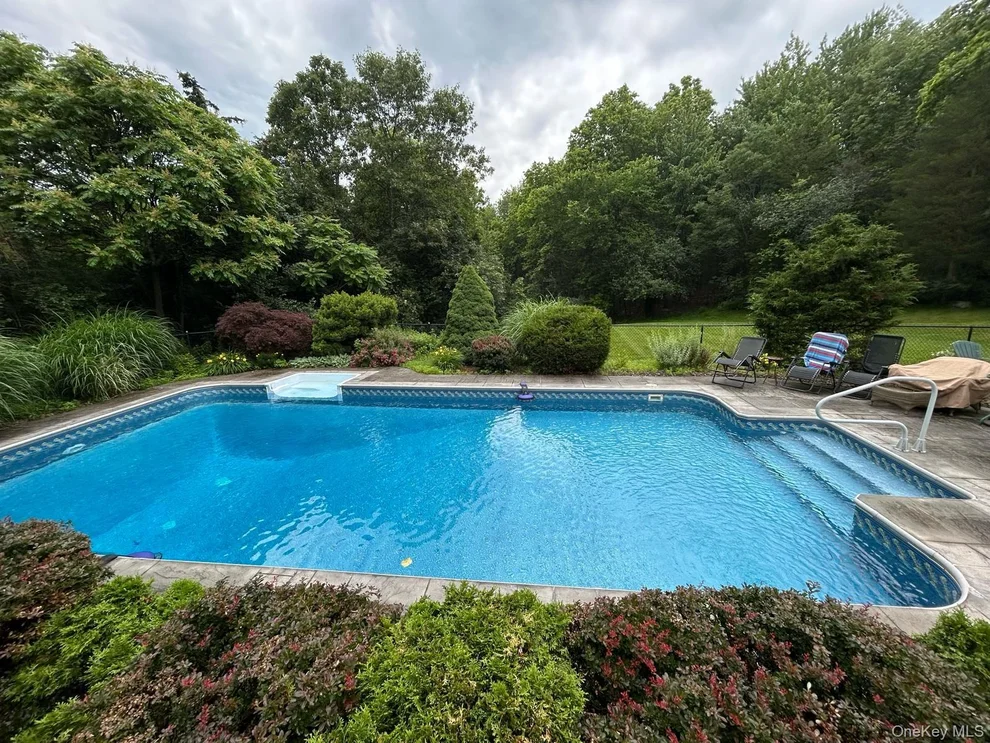 Unit for sale at 17 Woodridge Drive, Blooming Grove, NY 10918
