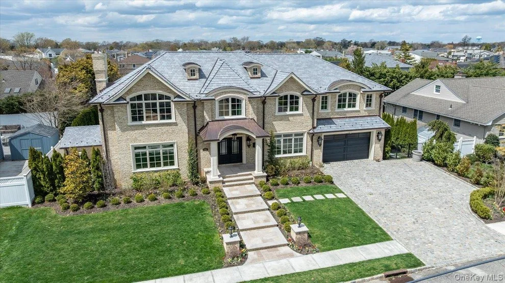Unit for sale at 225 Harbor Lane, Oyster Bay, NY 11762