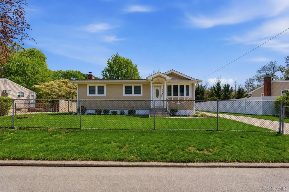 Unit for sale at 52 William Street, Islip, NY 11717