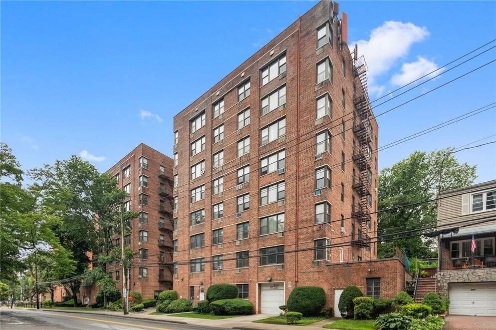Unit for sale at 575 Bronx River Road, Yonkers, NY 10704