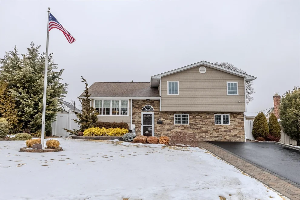 Unit for sale at 2 Fairview Lane, Oyster Bay, NY 11803