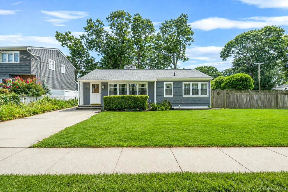 Unit for sale at 92 Parkhill Avenue, Oyster Bay, NY 11758