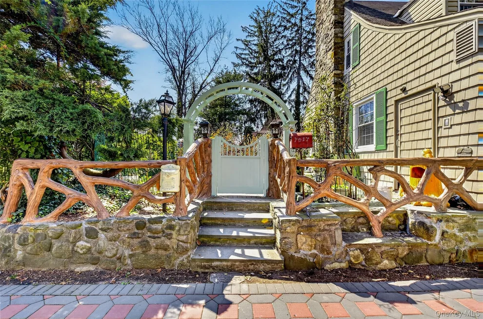 Unit for sale at 16 Ascot Ridge Road, North Hempstead, NY 11021