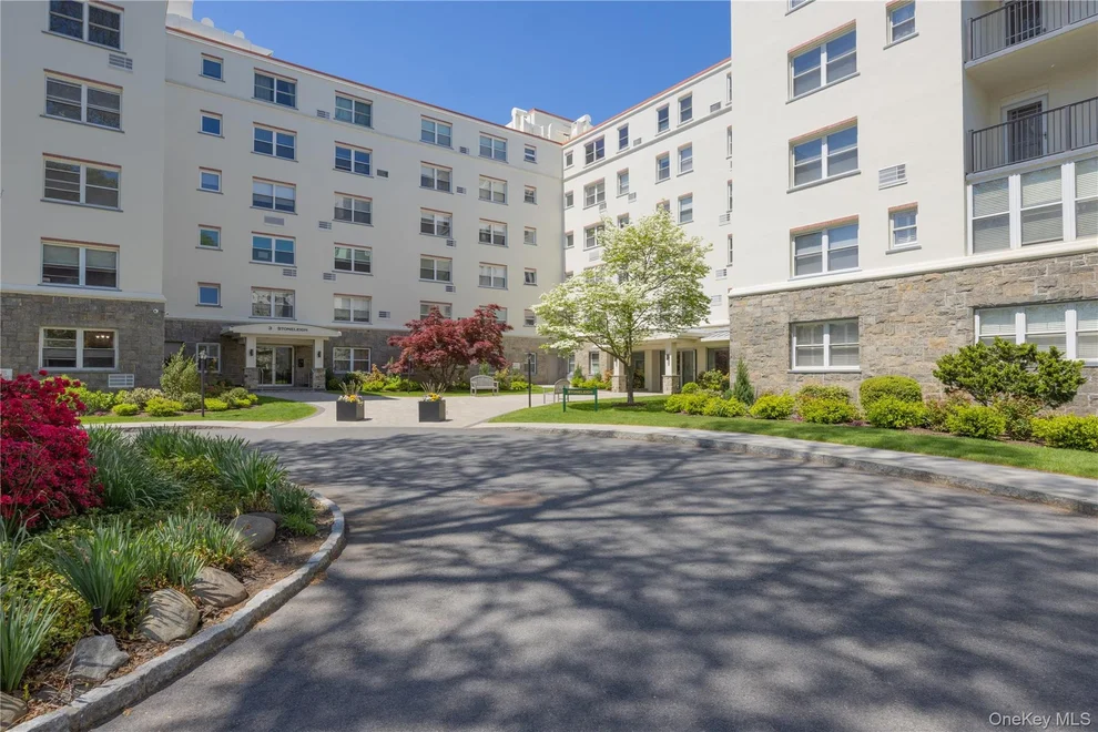 Unit for sale at 1 Stoneleigh, Eastchester, NY 10708