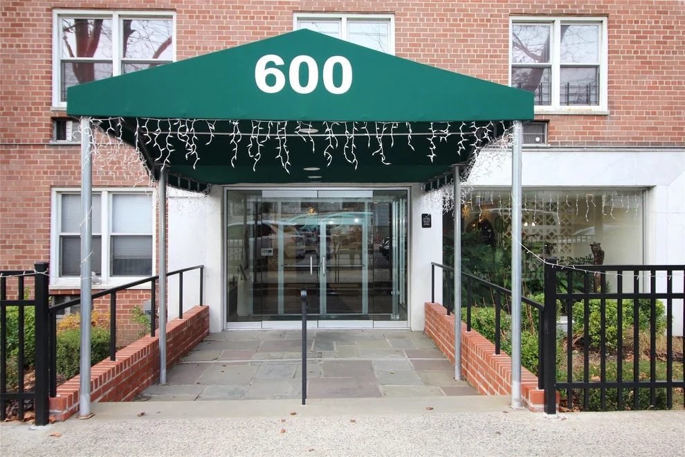 Unit for sale at 600 Locust Street, Mount Vernon, NY 10552