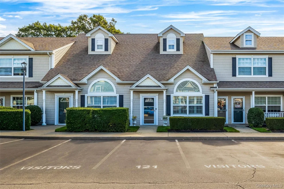 Unit for sale at 121 Willow Lane, Hempstead, NY 11580