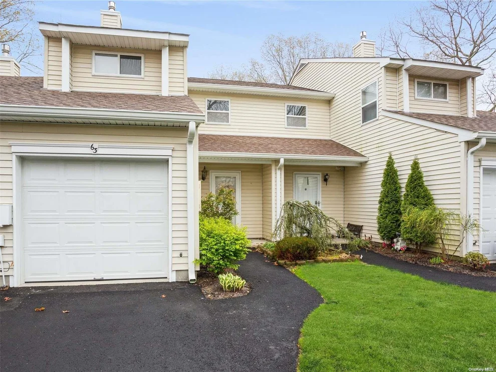 Unit for sale at 63 Cobbleridge Lane, Brookhaven, NY 11949
