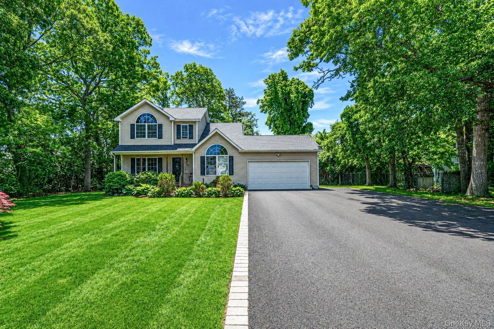 Unit for sale at 20 Essex Circle, Brookhaven, NY 11967