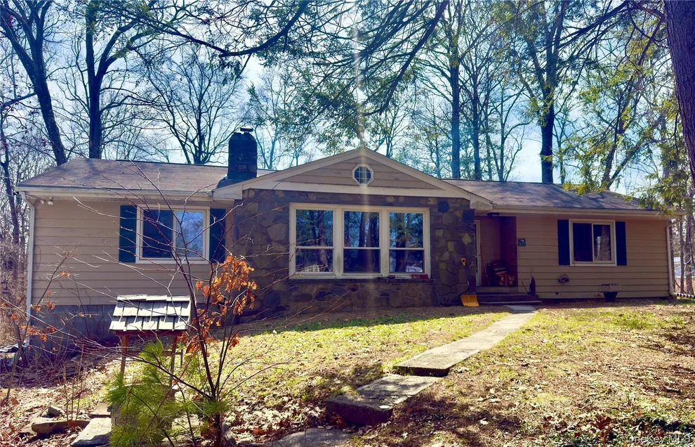 Unit for sale at 6 Pine Tree Lane, Hyde Park, NY 12538