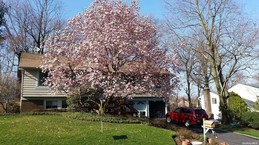 Unit for sale at 15 Hitching Post Lane, Oyster Bay, NY 11542