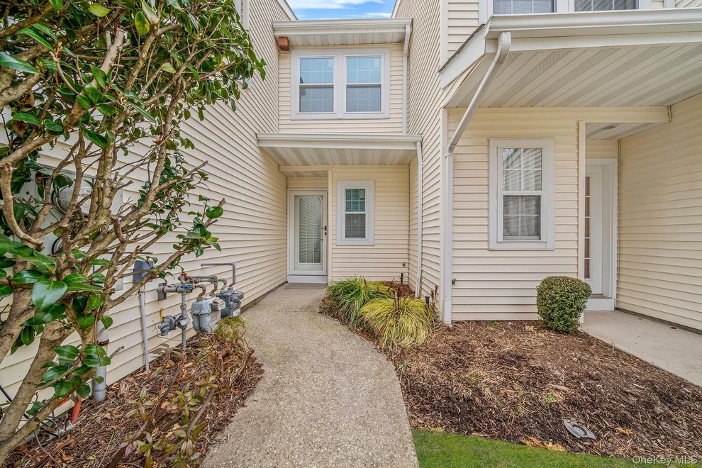 Unit for sale at 103 Northwood Court, Islip, NY 11705