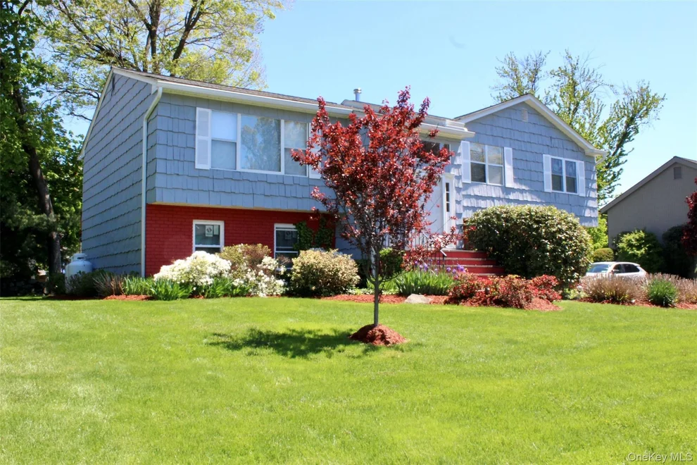 Unit for sale at 27 Skyview Lane, New Rochelle, NY 10804