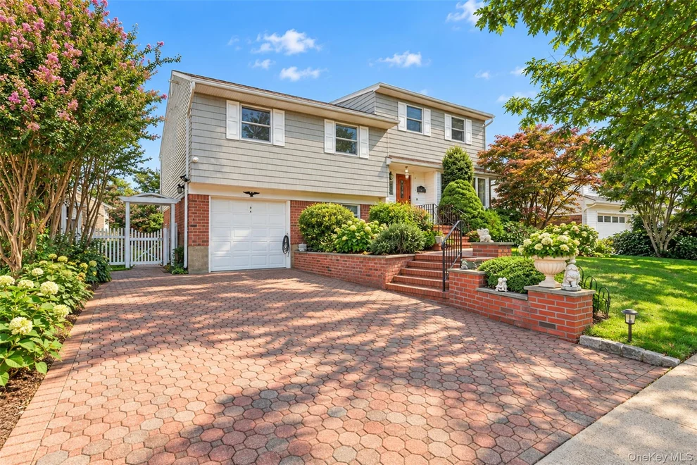 Unit for sale at 31 Colony Lane, Oyster Bay, NY 11791