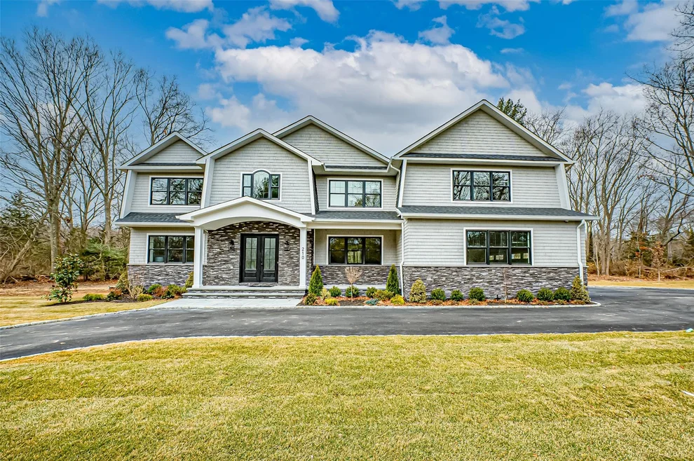 Unit for sale at 210 Laurel Lane, Oyster Bay, NY 11791