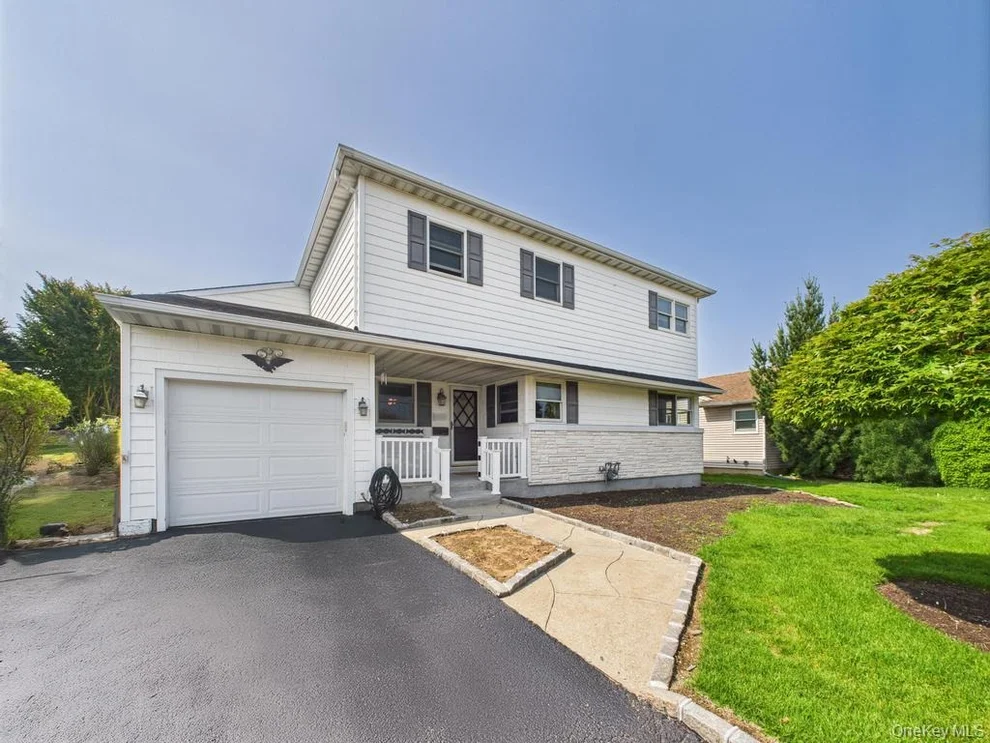 Unit for sale at 408 Briarwood Road, Oyster Bay, NY 11758
