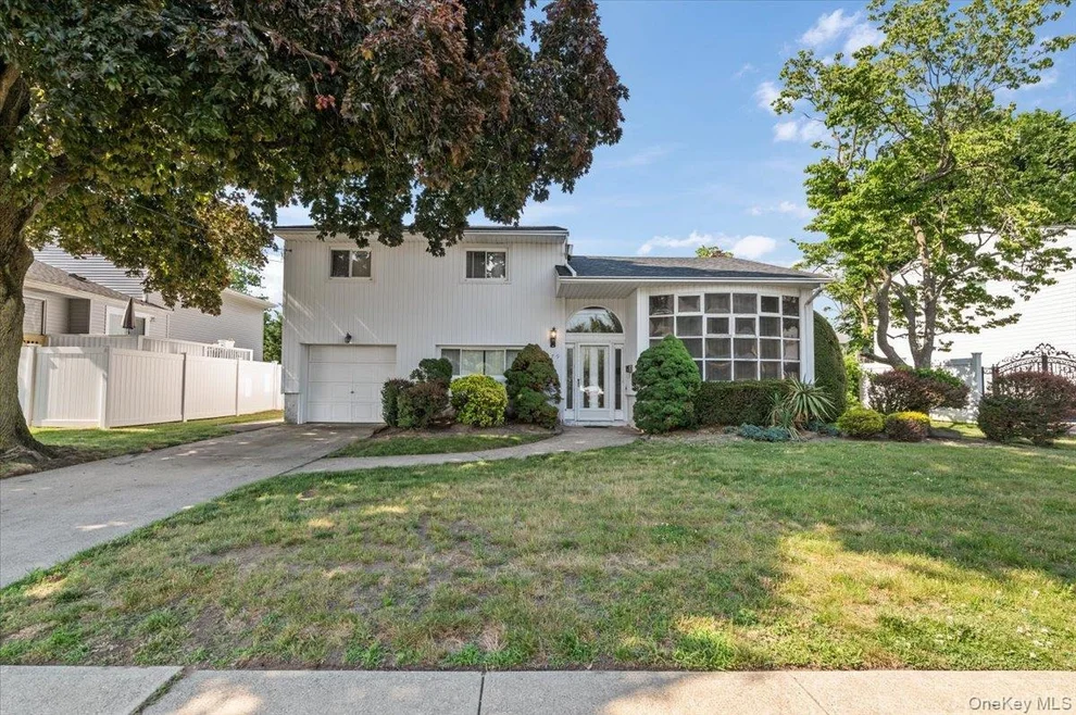 Unit for sale at 279 N Kentucky Avenue, Oyster Bay, NY 11758