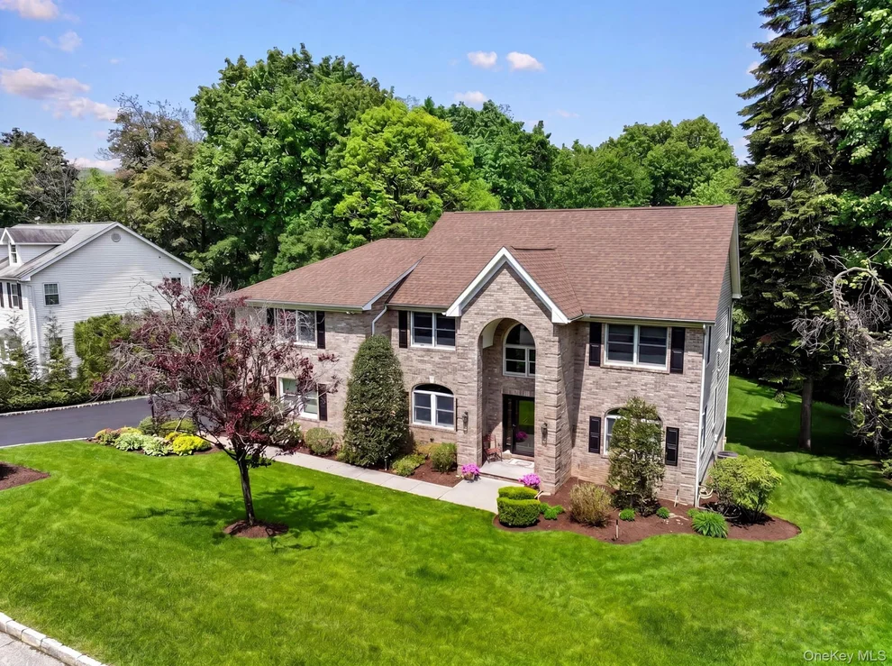 Unit for sale at 8 Drake Lane, Greenburgh, NY 10607