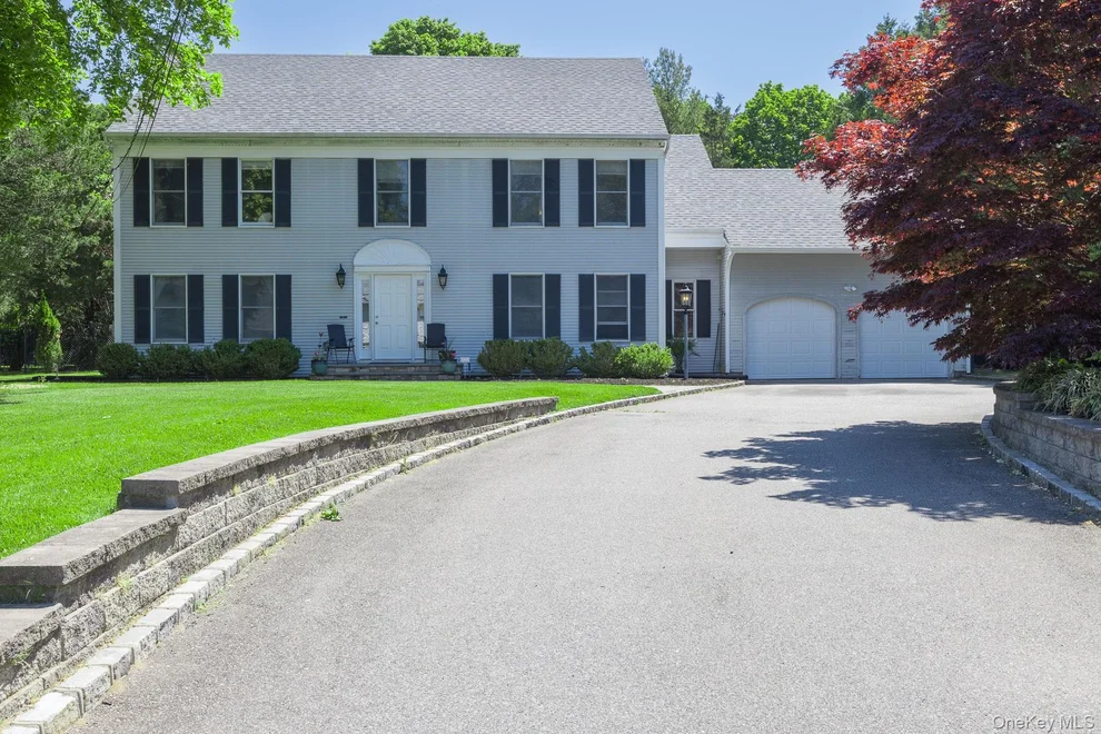 Unit for sale at 41 Astor Avenue, Smithtown, NY 11780