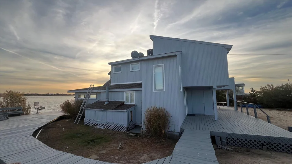Unit for sale at 3 Captree, Babylon, NY 11702