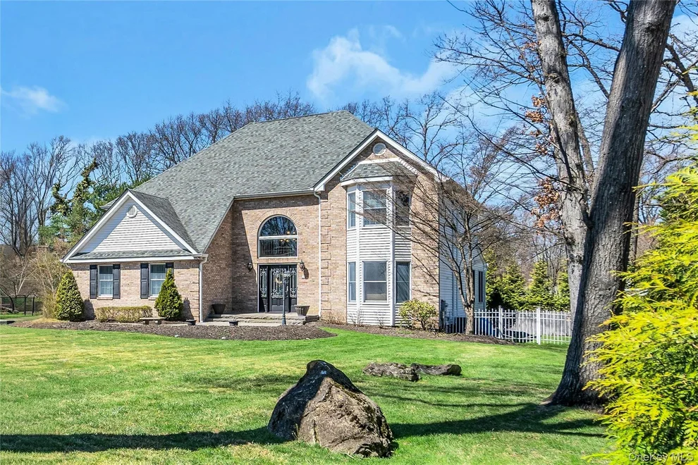 Unit for sale at 1 Kings Court, Islip, NY 11788
