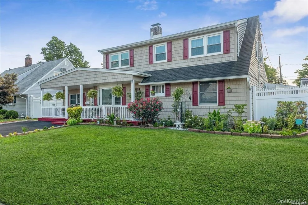 Unit for sale at 36 Robin Lane, Hempstead, NY 11756