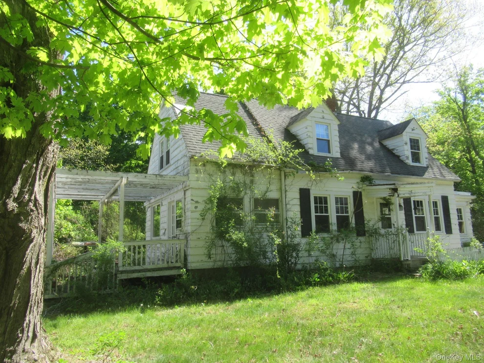 Unit for sale at 6 Erin Court, Cornwall, NY 12518