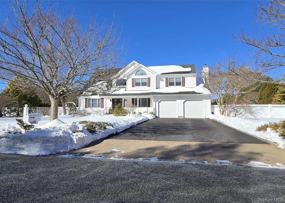 Unit for sale at 11 Simpson Gate, Brookhaven, NY 11949