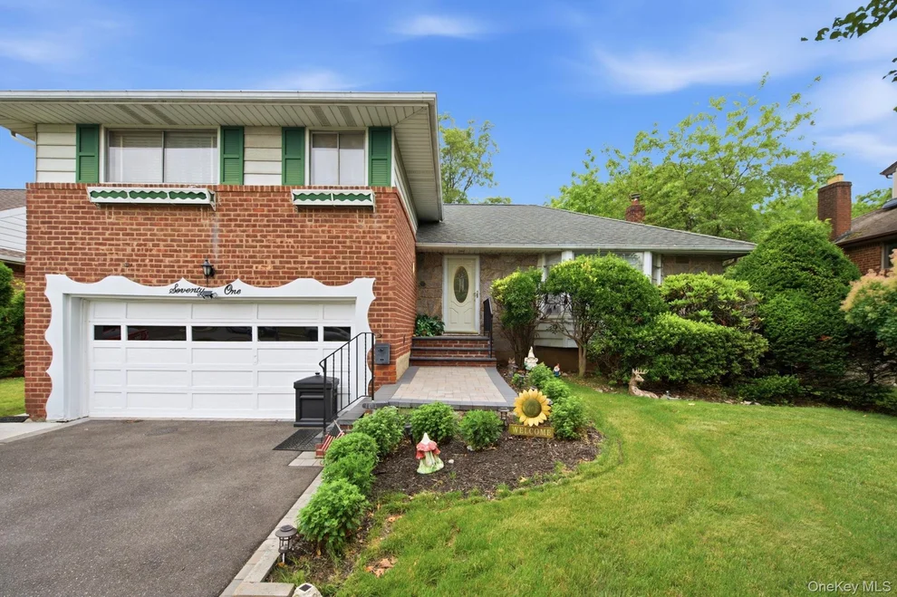 Unit for sale at 71 Parkway Drive, Oyster Bay, NY 11791
