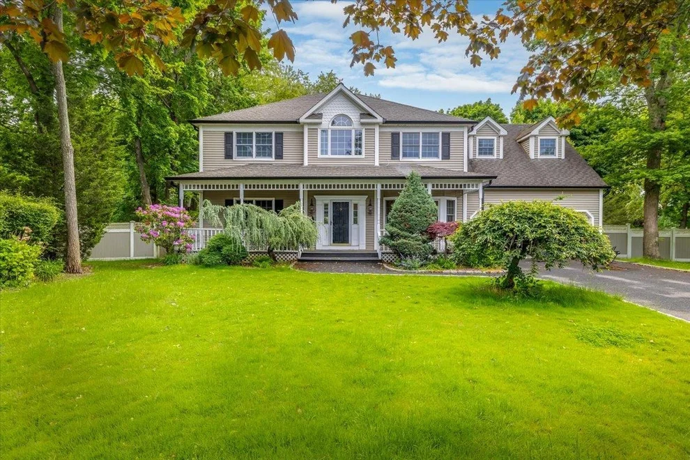 Unit for sale at 10 Aspen Circle, Smithtown, NY 11780