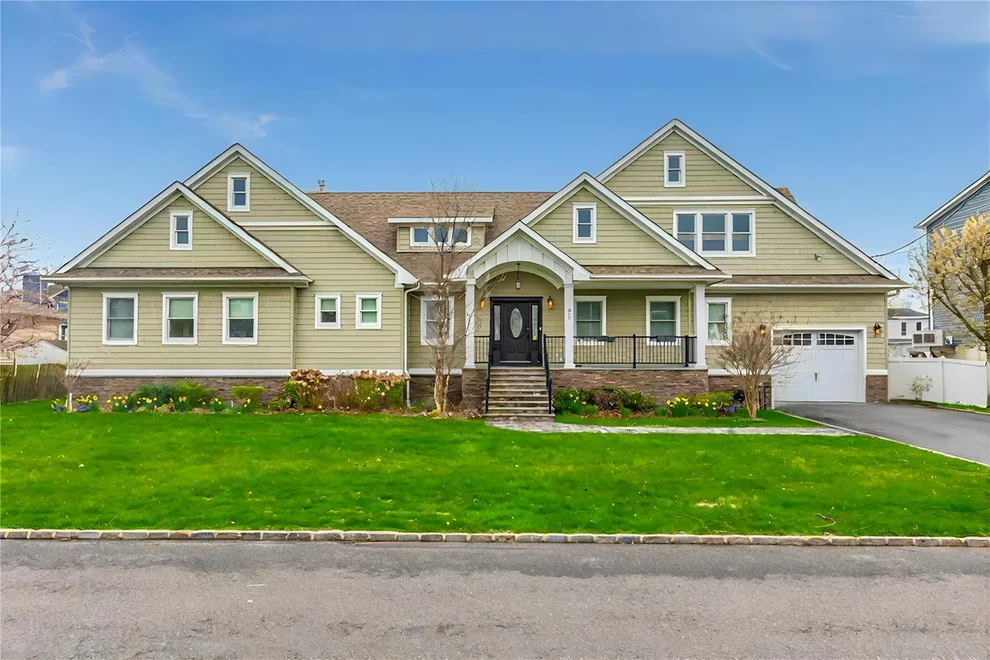 Unit for sale at 850 E Bay Drive, Islip, NY 11795