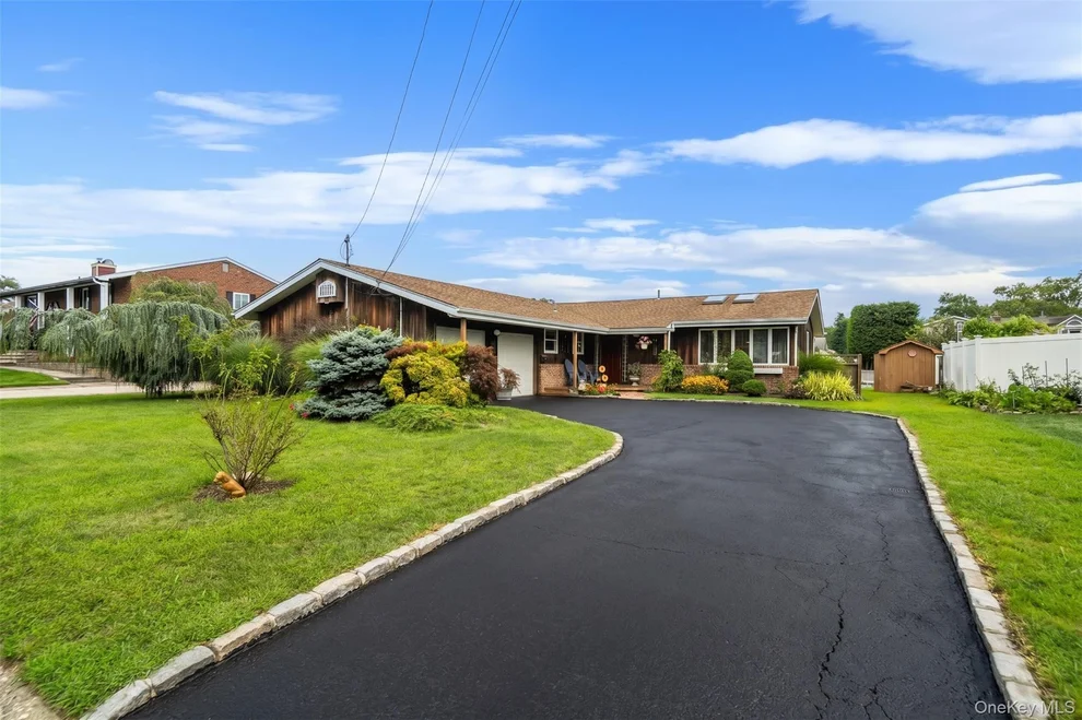 Unit for sale at 35 Fleets Point Drive, West Babylon, NY 11704