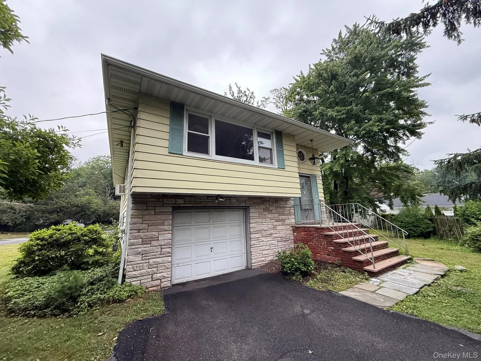 Unit for sale at 198 Cardean Place, Orangetown, NY 10965