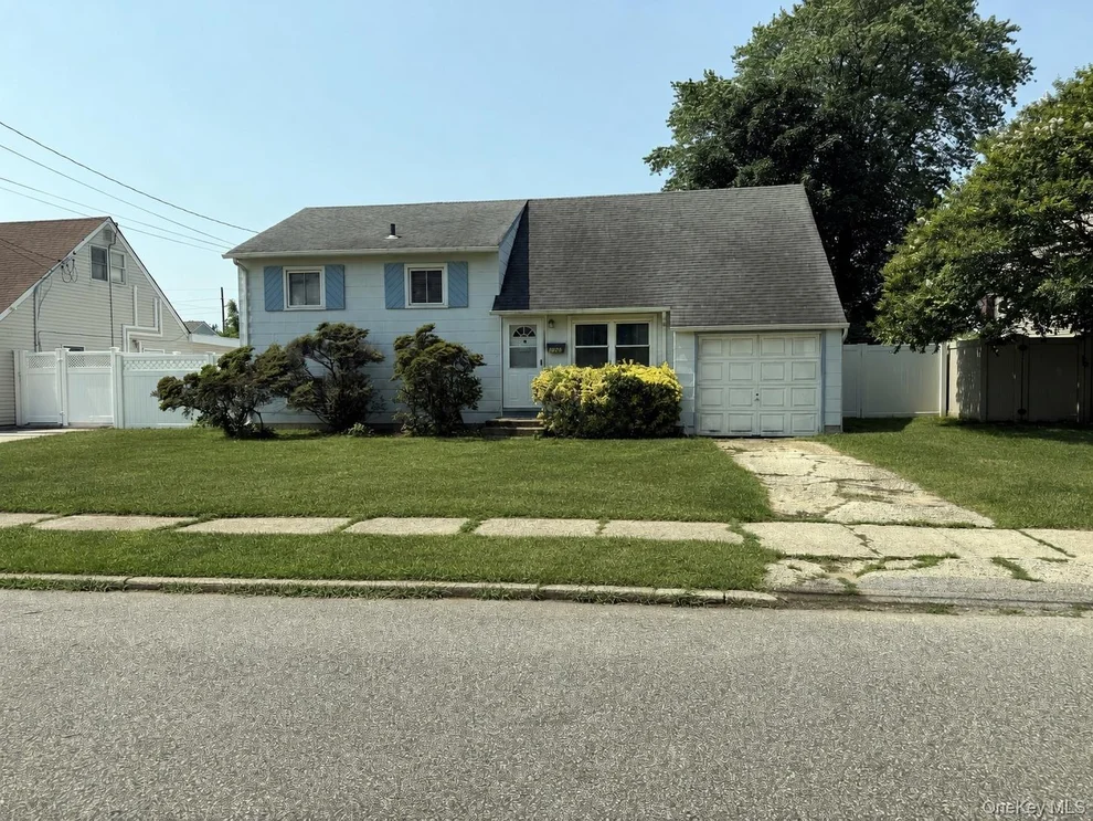 Unit for sale at 1020 N Niagara Avenue, Babylon, NY 11757