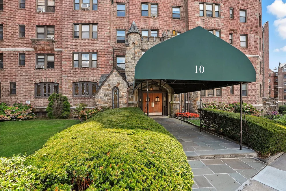 Unit for sale at 10 Nosband Avenue, White Plains, NY 10605