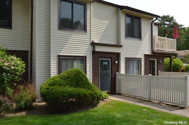 Unit for sale at 370 Clubhouse Court, Brookhaven, NY 11727