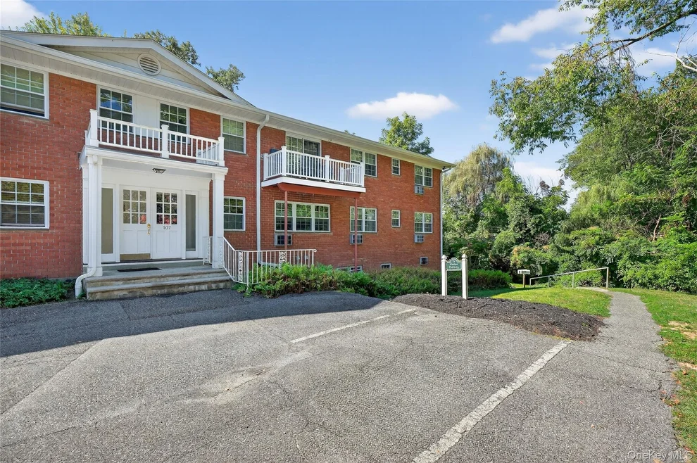 Unit for sale at 107 Nottingham Road, Bedford, NY 10507