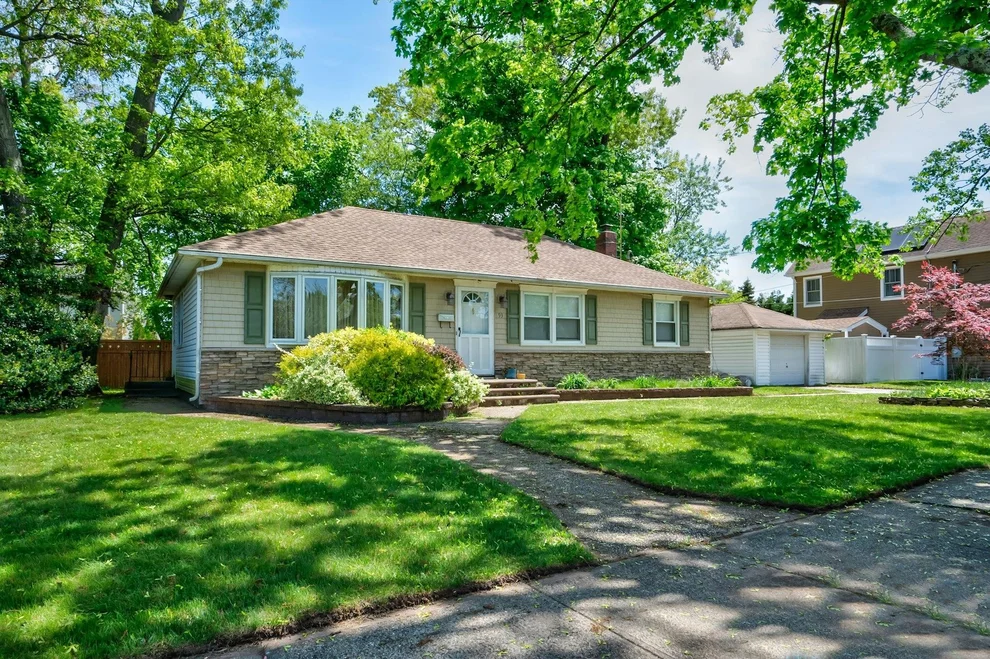 Unit for sale at 93 Broadway, Oyster Bay, NY 11762