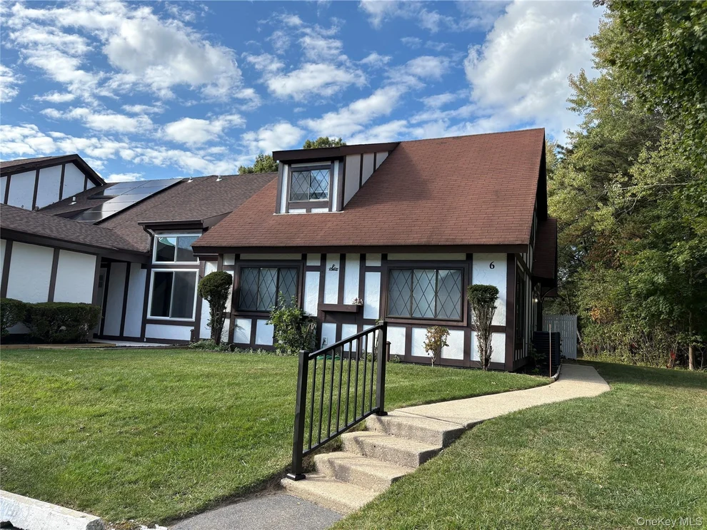 Unit for sale at 6 Amesworth Court, Brookhaven, NY 11953