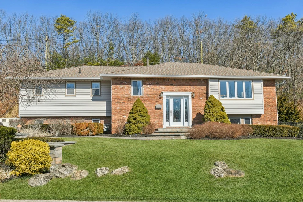 Unit for sale at 88 Lauren Avenue, Huntington, NY 11746