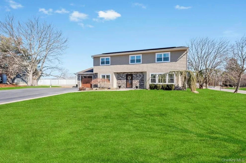 Unit for sale at 21 Burwood Lane, Brookhaven, NY 11727